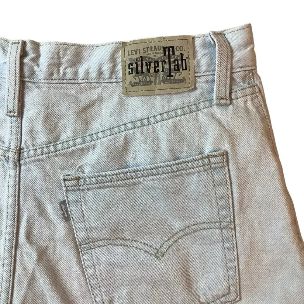 Levis Silvertab Fade Wash Mom Shorts High Waisted Denim Size W31